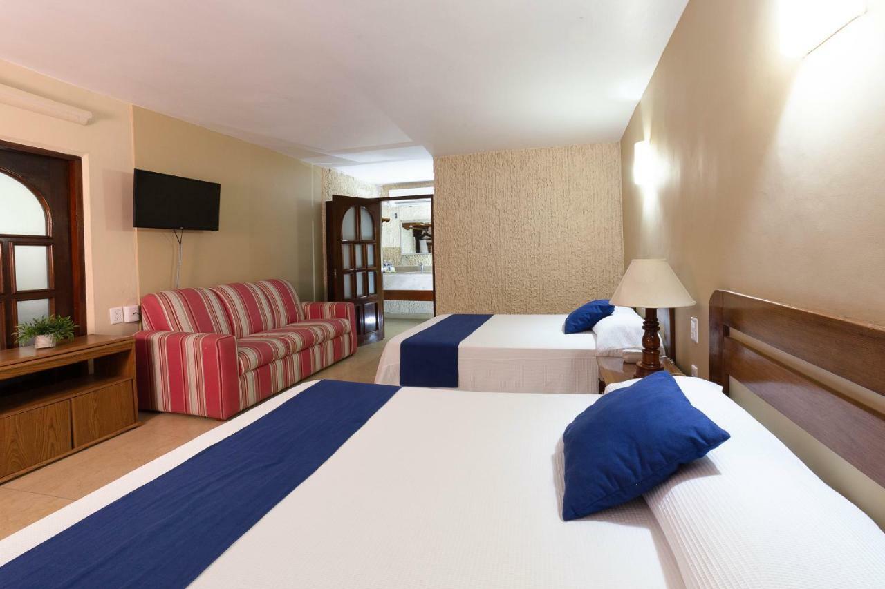 Hotel Plaza Palmas 툭스판 외부 사진