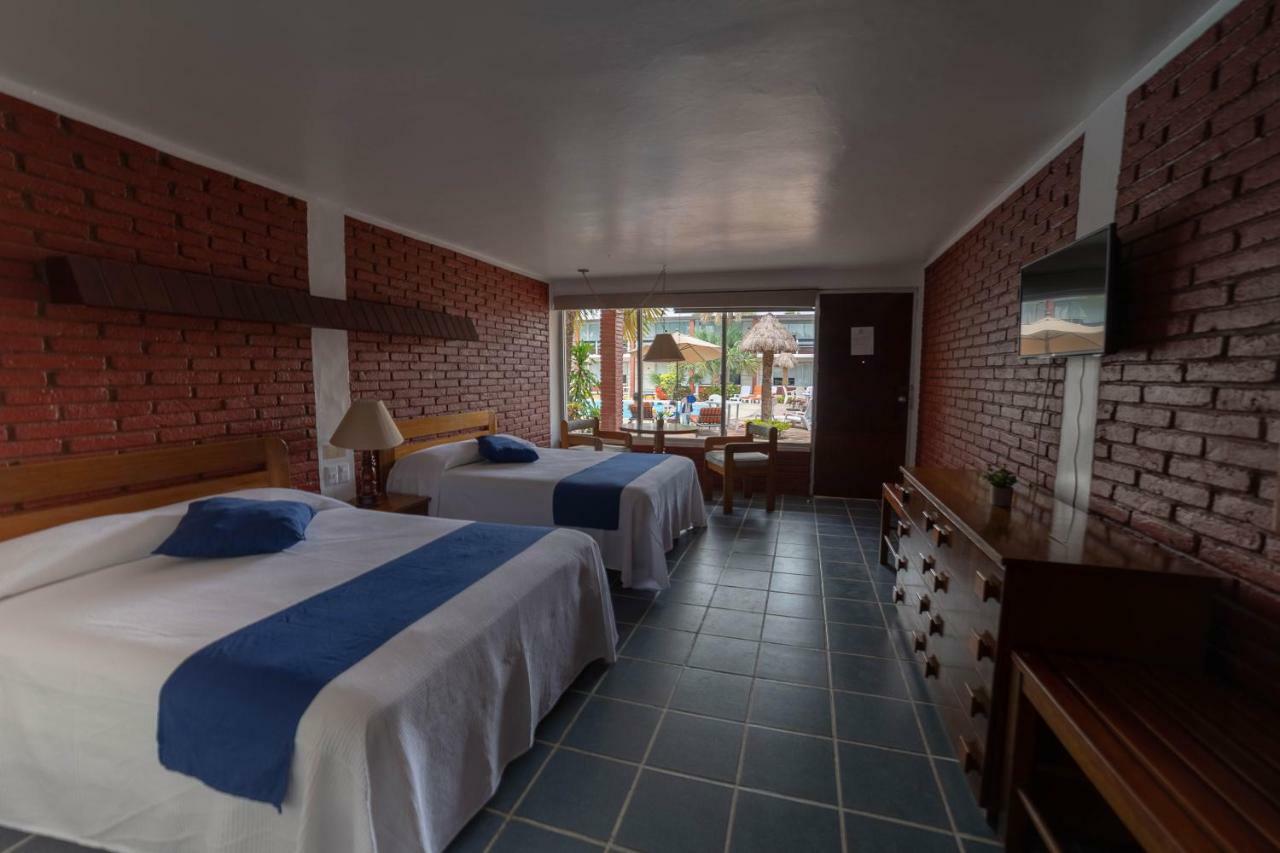 Hotel Plaza Palmas 툭스판 외부 사진